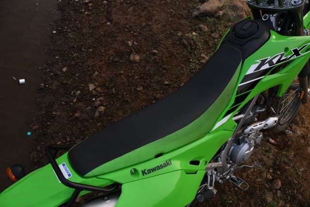 Closed Fuel Lid Image - 25401