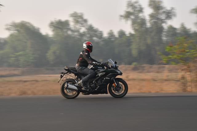 Front Right Three Quarter Image - 25043