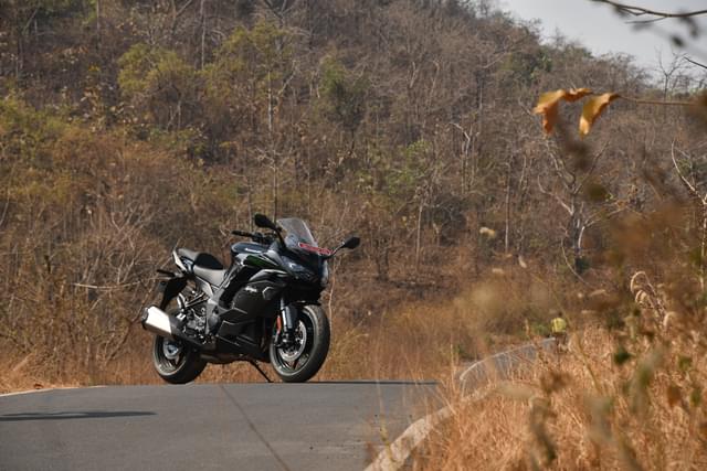 Front Left Three Quarter Image - 25496