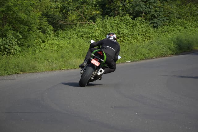 Rear Right Three Quarter Image - 25060