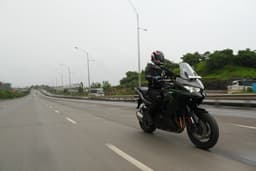Kawasaki Versys 1100 Front View