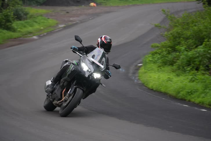 Kawasaki Versys 1100 Front Right Three Quarter