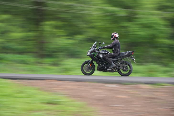 Kawasaki Versys 1100 Front Right Three Quarter