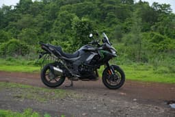 Kawasaki Versys 1100 Front Right Three Quarter