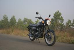 Kawasaki W175 Front Right Three Quarter