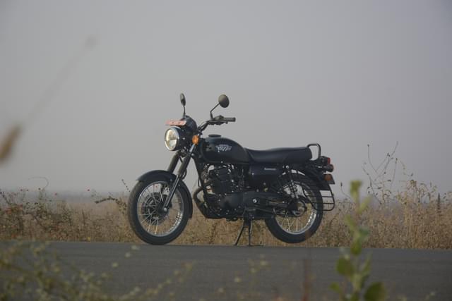 Front Right Three Quarter Image - 25236