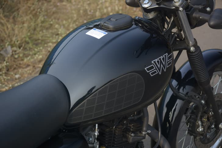 Kawasaki W175 Closed Fuel Lid