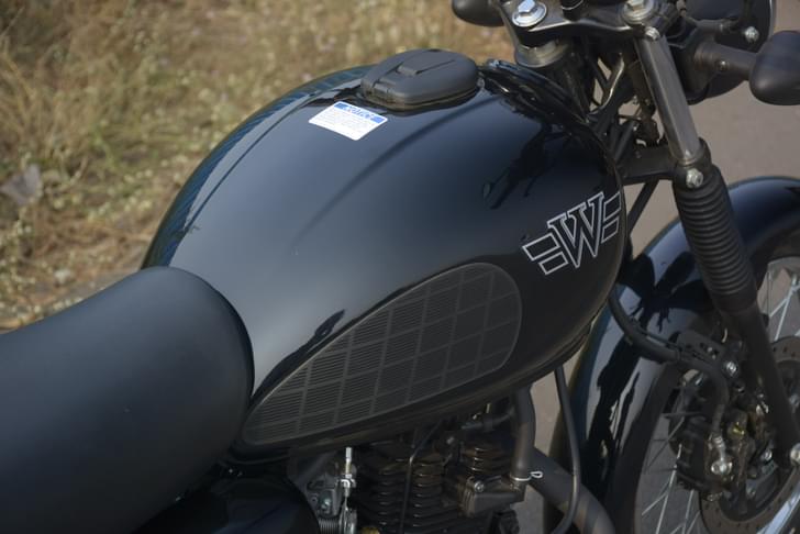 Kawasaki W175 Closed Fuel Lid