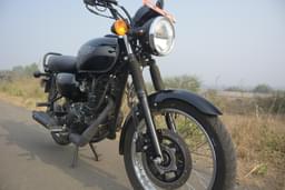 Kawasaki W175 Front Right Three Quarter