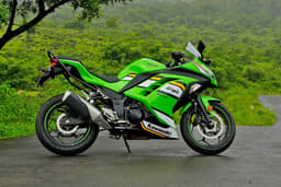 Kawasaki Ninja 300 Front Right Three Quarter