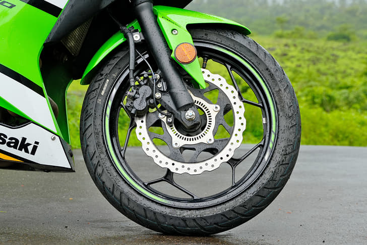 Kawasaki Ninja 300 Color Green, Black, White
