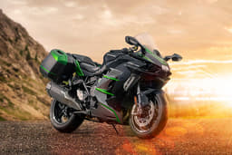 Kawasaki Ninja H2 Sx Se Front Left Three Quarter