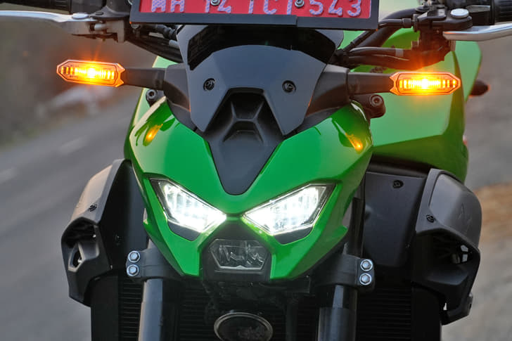 Kawasaki Z900 Front View