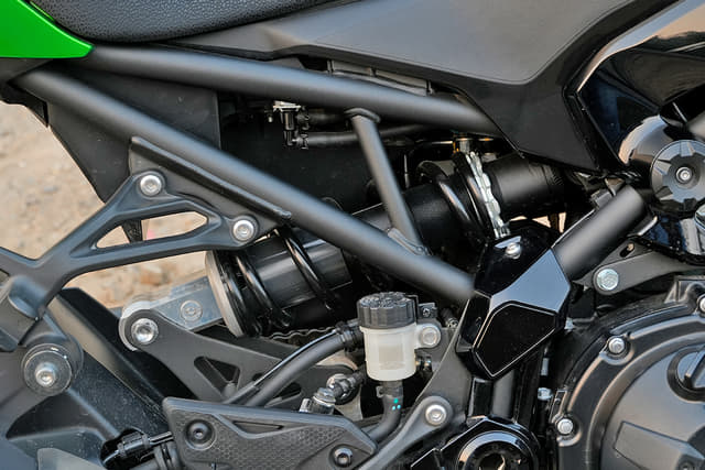 Engine Shot Right Image - 35372
