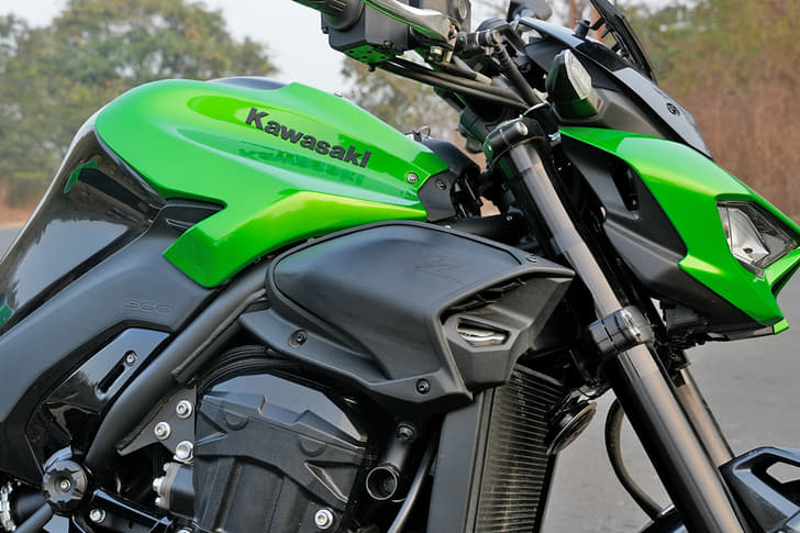 Kawasaki Z900 Front Left Three Quarter