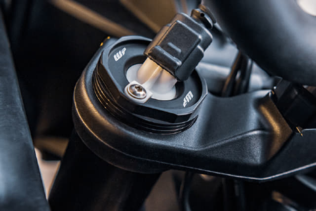 Color Black, Silver Image - 35560