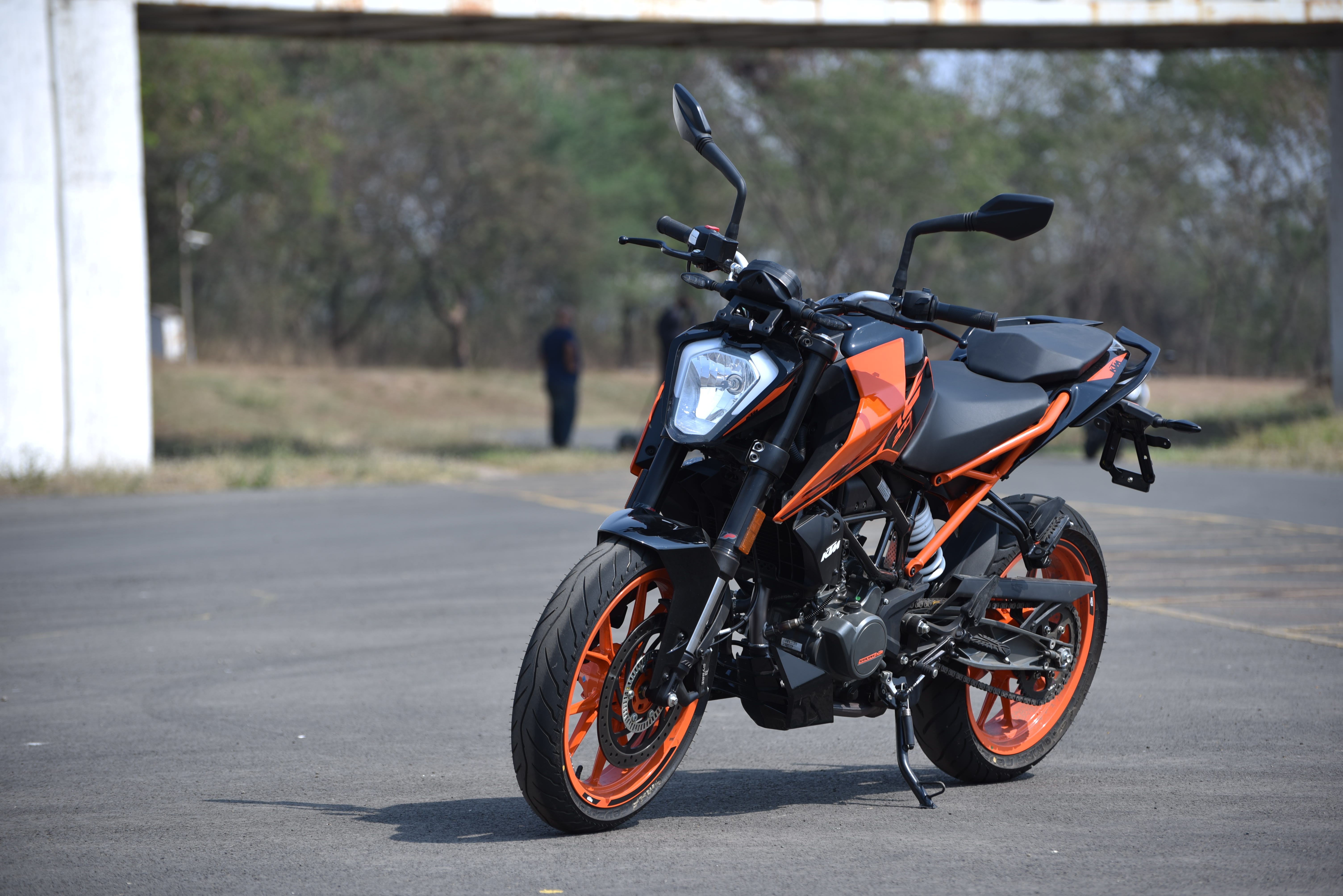 Duke 125 Ns200 Bs6 Vs Duke 200 Bs6 KTM Duke 200 (BS6) Price, Specs