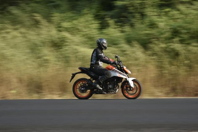 Front Right Three Quarter Image - 25742