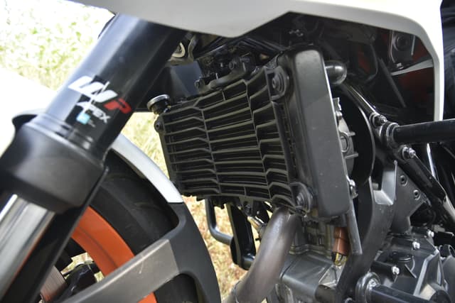 Engine Shot Right Image - 25933