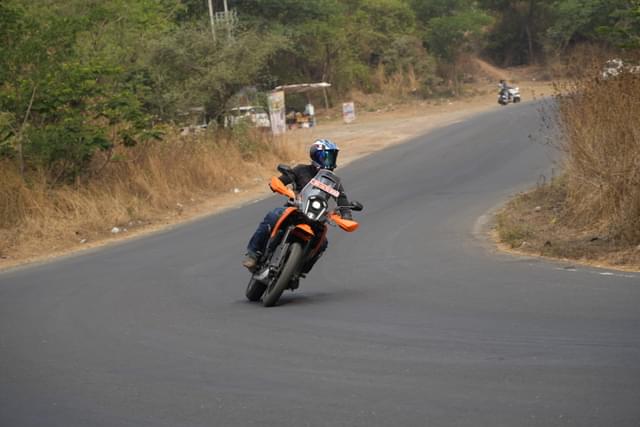 Front Right Three Quarter Image - 26008