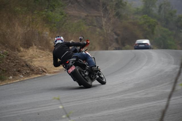 Front Right Three Quarter Image - 26011