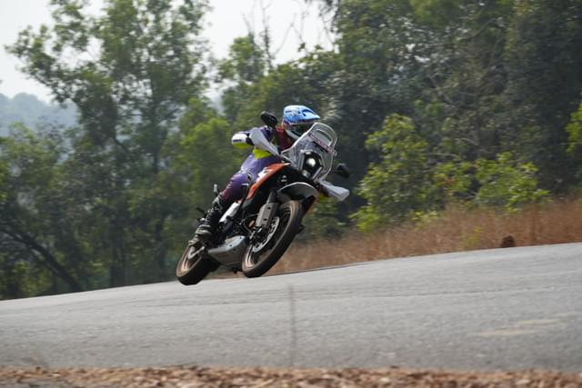 Front Right Three Quarter Image - 26009