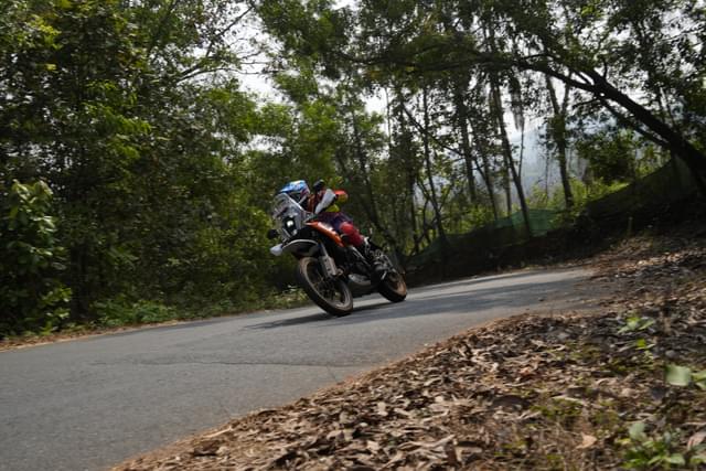 Front Right Three Quarter Image - 26013