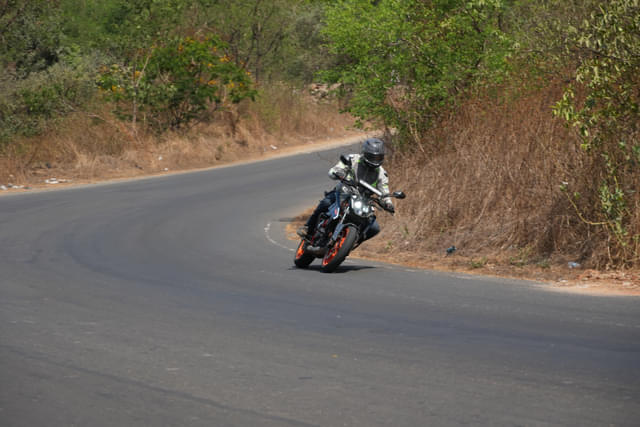 Front Left Three Quarter Image - 25957