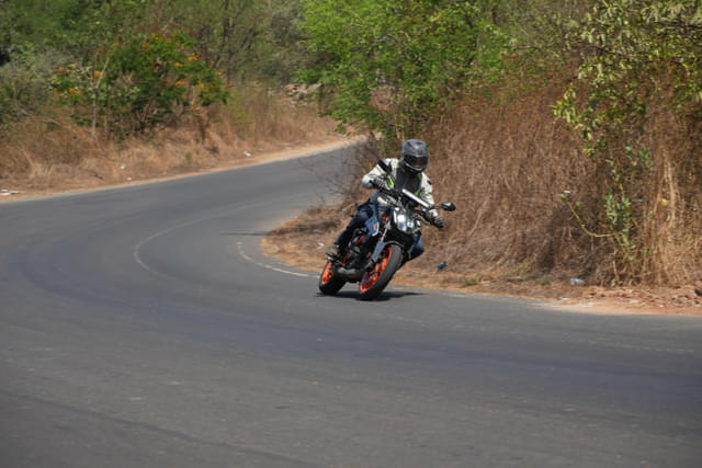 Front Left Three Quarter Image - 25961