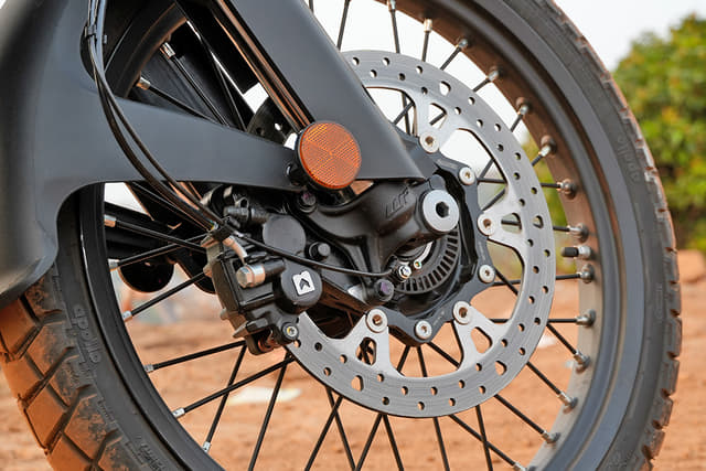 Color Black, Silver Image - 34662