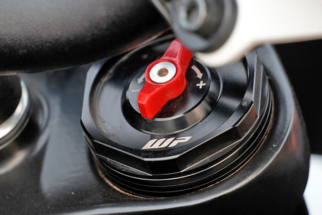 Color Black, Red Image - 34617