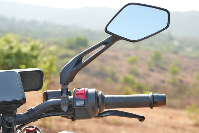 Color Black, Silver Image - 34543