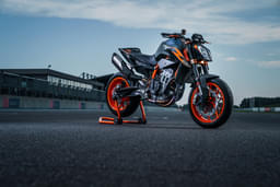 Ktm 890 Duke R Front Left Three Quarter