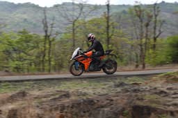Ktm Rc 390 2022 Front Right Three Quarter