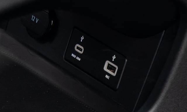 12v Power Outlets Image - 18631