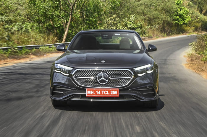 Mercedes E 450 front tracking