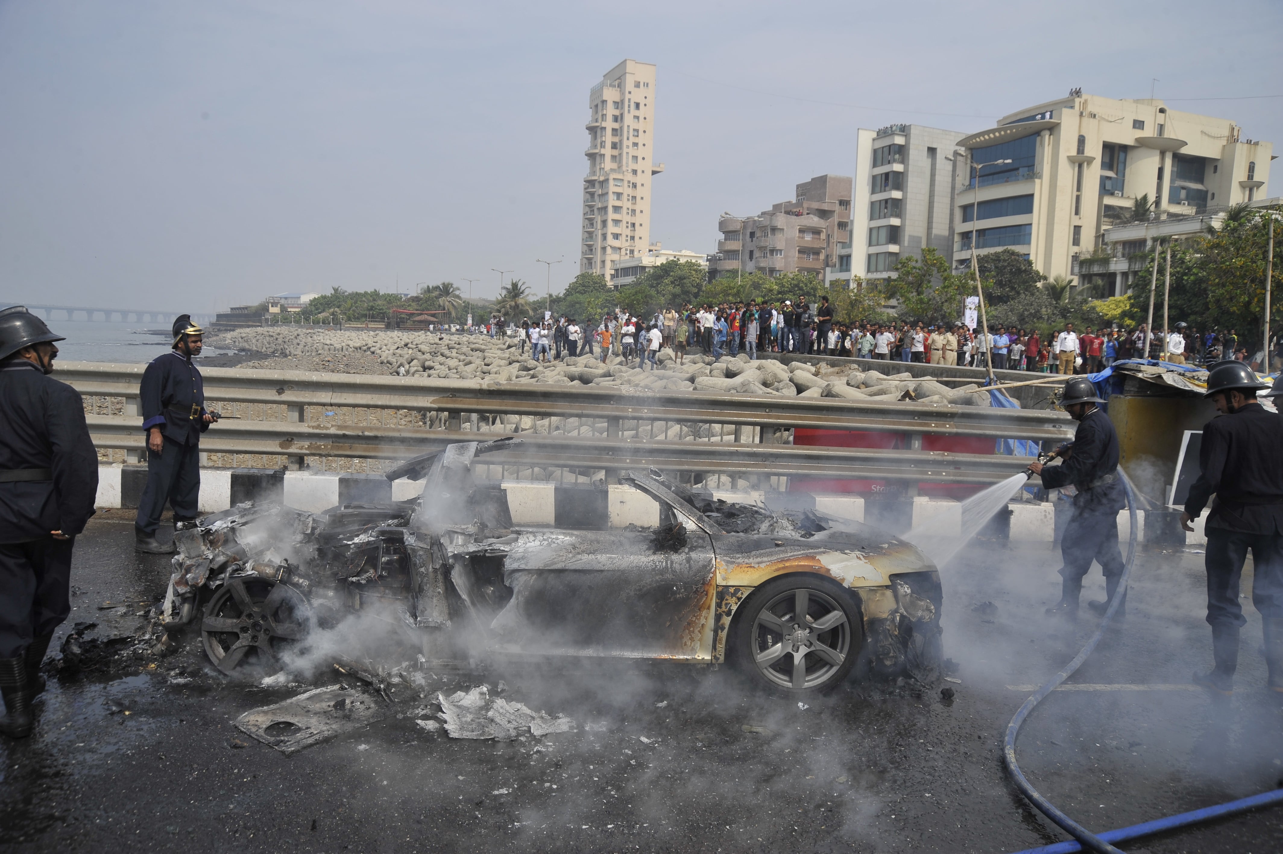 Audi R8 catches fire in Mumbai - Introduction | Autocar India