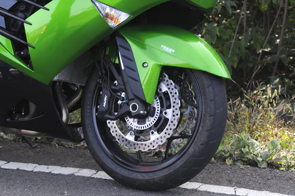 ジューサー 2012 Kawasaki ZX-14R vs Suzuki Hayabusa | Cycle World