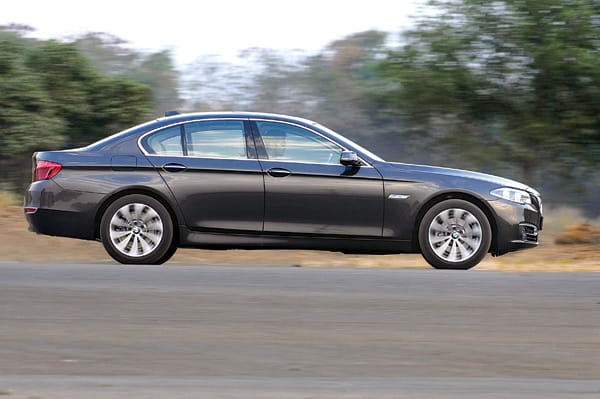 Mercedes Benz E 250 CDI vs BMW 520d comparison