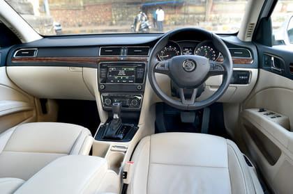 2014 Skoda Superb vs Toyota Camry - Image 6