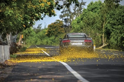 Mobil 1 Great car great road: Audi R8 LMX - Image 2