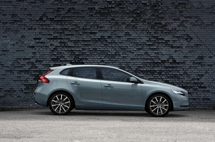Volvo V40, V40 Cross Country facelift revealed - Introduction