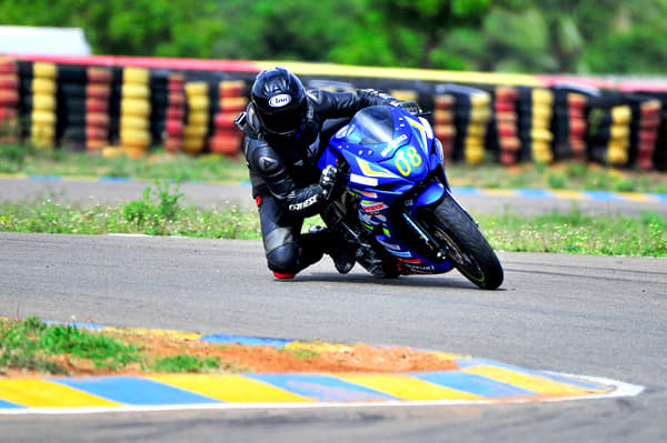 2016 Suzuki Gixxer Cup bike track ride