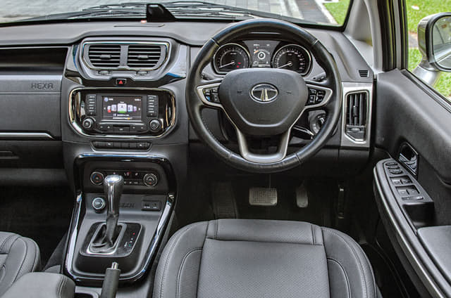 2017 Tata Hexa vs Toyota Innova Crysta automatic comparison