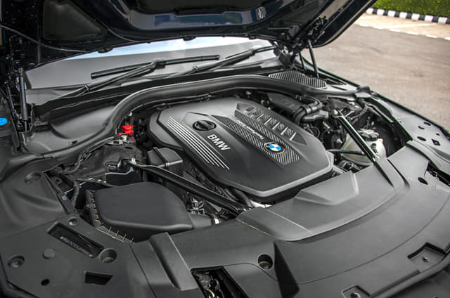 2019 BMW 7 Series facelift India review, test drive