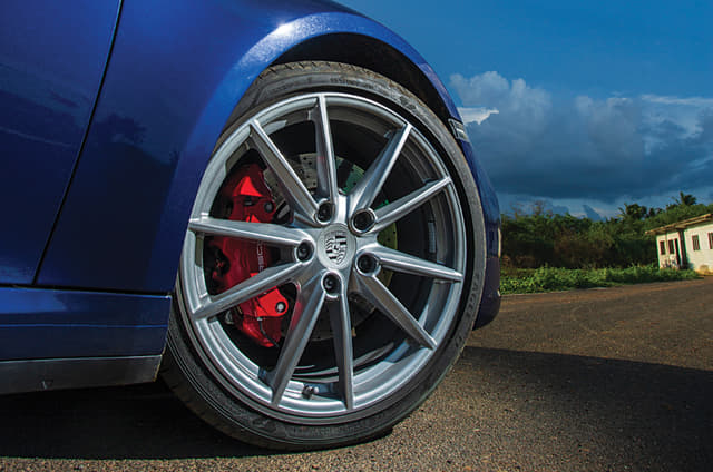 2019 Porsche 911 Carrera S review, test drive