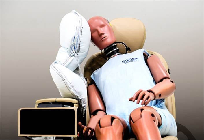 Hyundai develops new centrally positioned side airbag