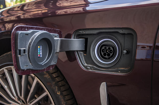 2019 BMW 745Le xDrive PHEV review, test drive