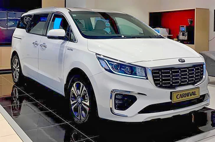 Kia Carnival showroom 