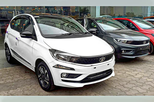 Car sales dip by 7 percent in April 2021